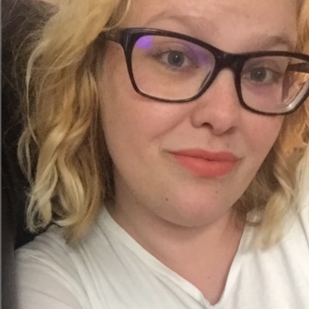 Meet your Posher, Alexandra